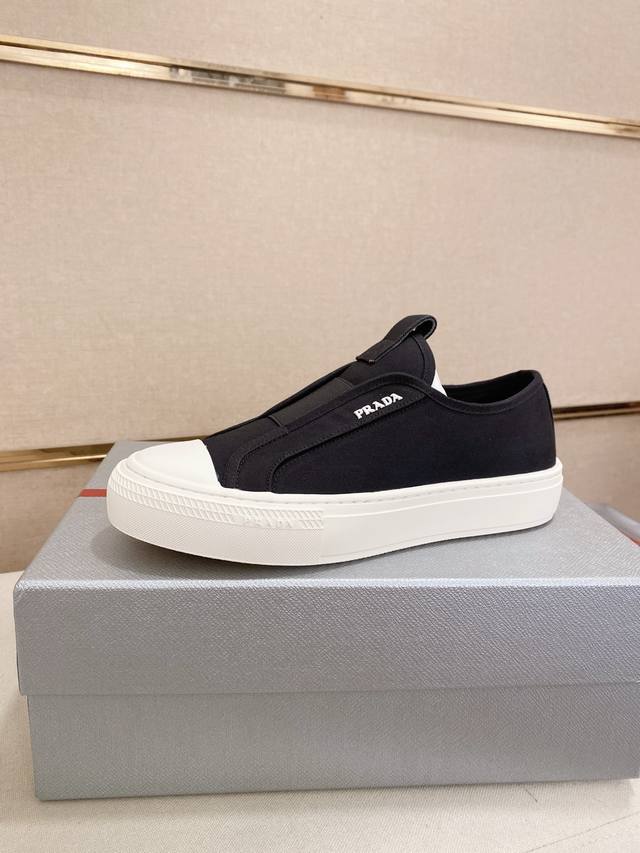 工厂P价 高版本 高品质新款Prada 普拉达 专柜同步上市， 新款男鞋、面料精选头层牛皮，纯手工艺制作而成。内里:全牛皮内里。高端气垫开模防滑橡胶大底，精美线