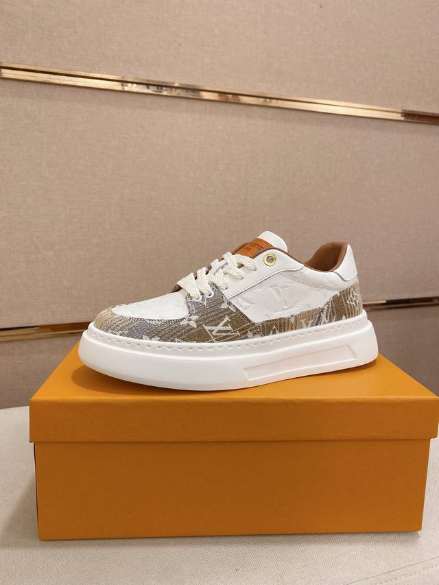 工厂P价 Lv~路易威登潮流男鞋 新款出货 最新搭配 官网同款 超高品质 当季热卖 精选头层牛皮 舒适牛皮内里 原版套楦 上脚舒适 耐磨橡胶大底 码数：38-4