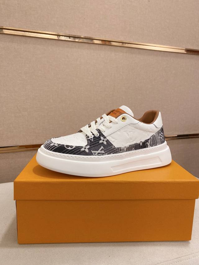工厂P价 Lv~路易威登潮流男鞋 新款出货 最新搭配 官网同款 超高品质 当季热卖 精选头层牛皮 舒适牛皮内里 原版套楦 上脚舒适 耐磨橡胶大底 码数：38-4