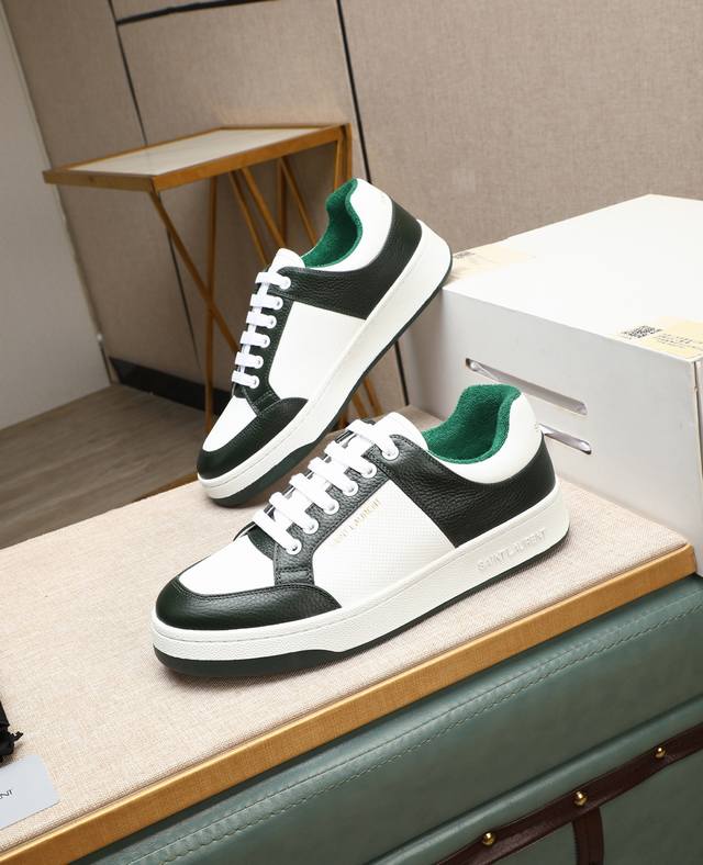 出厂价P Saint Laurent 圣罗兰 -高端品质 原单休闲运动板鞋 -鞋面：纳帕小牛皮打孔工艺、银色牛皮、鞋身.后跟：丝印品牌Logo -内里：毛巾布里