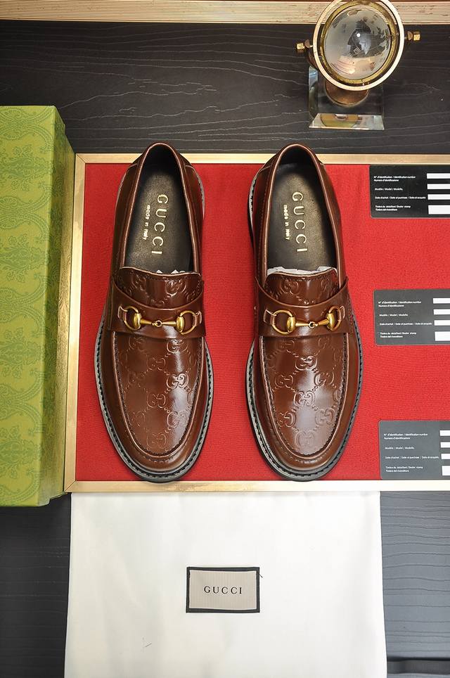 出厂价P 意大利顶级奢侈男鞋巨头 Gucci 古奇 全牛皮内里 新款报到原汁原味的欧式风格 赏心悦目为了让鞋子更加耐用不变形制作继续沿用传统做法 但仍然不乏创新