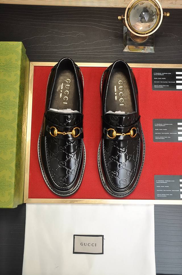 出厂价P 意大利顶级奢侈男鞋巨头 Gucci 古奇 全牛皮内里 新款报到原汁原味的欧式风格 赏心悦目为了让鞋子更加耐用不变形制作继续沿用传统做法 但仍然不乏创新