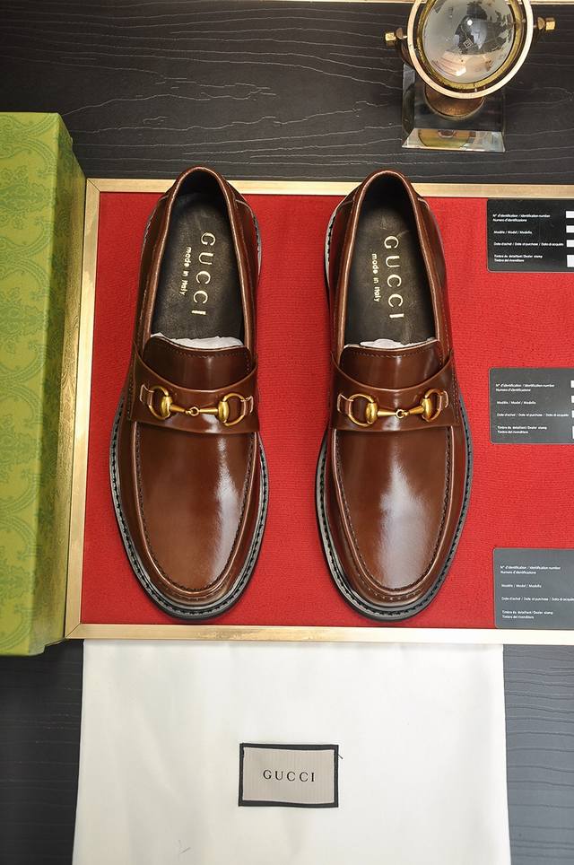 出厂价P 意大利顶级奢侈男鞋巨头 Gucci 古奇 全牛皮内里 新款报到原汁原味的欧式风格 赏心悦目为了让鞋子更加耐用不变形制作继续沿用传统做法 但仍然不乏创新