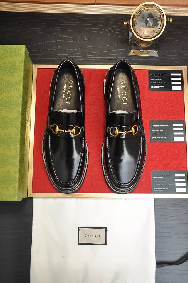 出厂价P 意大利顶级奢侈男鞋巨头 Gucci 古奇 全牛皮内里 新款报到原汁原味的欧式风格 赏心悦目为了让鞋子更加耐用不变形制作继续沿用传统做法 但仍然不乏创新