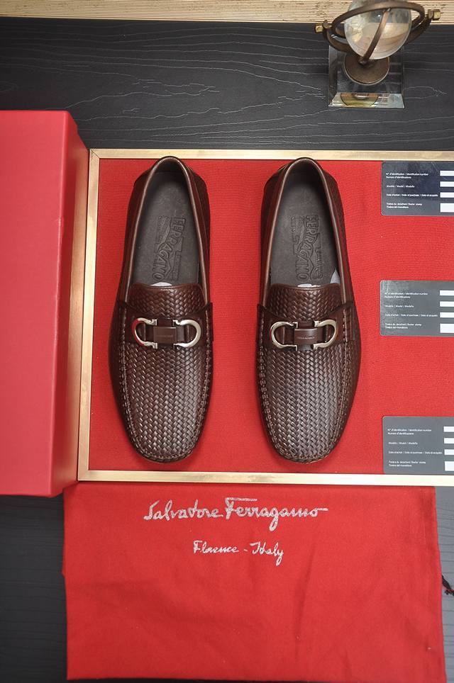 出厂价P Ferragamo 菲拉格幕 专柜最新款 原版进口开边上乘牛皮+进口水染牛皮内里+原版奢华金属扣+原版组合大底 对比无压力 38--45 45定做不退