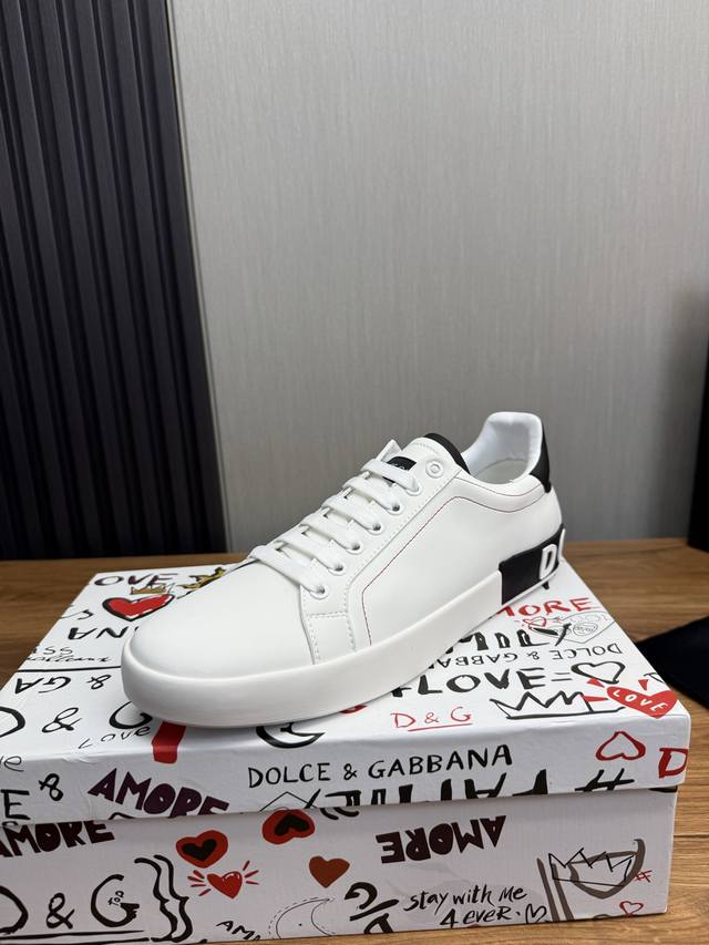 工厂P价 Dolce & Gabbana Dg 官网同步新款1时尚爆款:1独家开模鞋面进口牛皮，独有的品牌风格Logo鞋面羊皮垫脚原厂私模大底10-44 38.