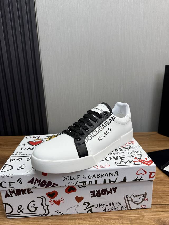 工厂P价 Dolce & Gabbana Dg 官网同步新款1时尚爆款:1独家开模鞋面进口牛皮，独有的品牌风格Logo鞋面羊皮垫脚原厂私模大底10-44 38.