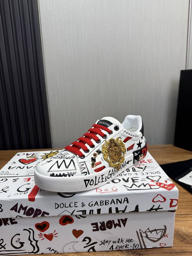 工厂P价 Dolce & Gabbana Dg 官网同步新款1时尚爆款:1独家开模鞋面进口牛皮，独有的品牌风格Logo鞋面羊皮垫脚原厂私模大底10-44 38.