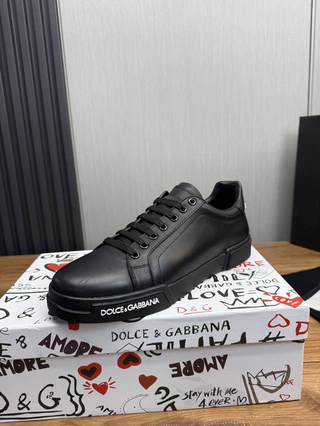 工厂P价 Dolce & Gabbana Dg 官网同步新款1时尚爆款:1独家开模鞋面进口牛皮，独有的品牌风格Logo鞋面羊皮垫脚原厂私模大底10-44 38.