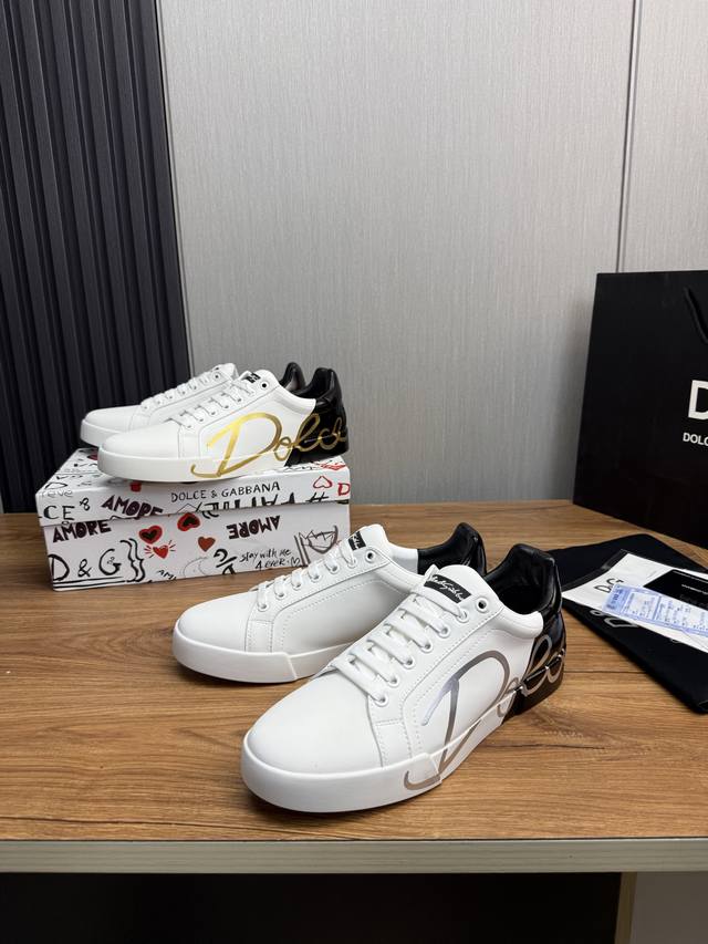 工厂P价 Dolce & Gabbana Dg 官网同步新款1时尚爆款:1独家开模鞋面进口牛皮，独有的品牌风格Logo鞋面羊皮垫脚原厂私模大底10-44 38.