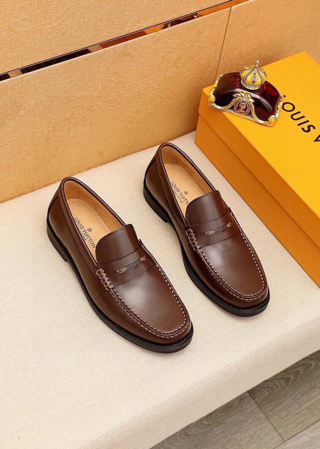 商品商标：Louis Vuitton 路易威登 休闲皮鞋 正码码数: 38-44 45订制 商品材料：精选 进口头层开边珠牛皮鞋面，进口头层牛皮内里。强烈立体视