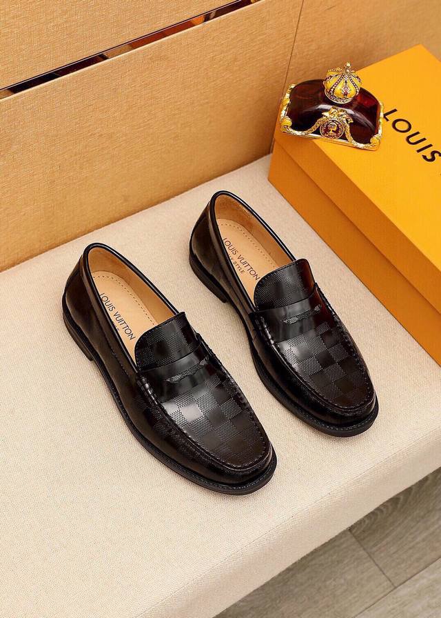 商品商标：Louis Vuitton 路易威登 休闲皮鞋 正码码数: 38-44 45订制 商品材料：精选 进口头层开边珠牛皮圧花鞋面，进口头层牛皮内里。强烈立