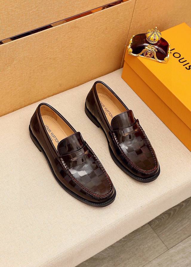 商品商标：Louis Vuitton 路易威登 休闲皮鞋 正码码数: 38-44 45订制 商品材料：精选 进口头层开边珠牛皮圧花鞋面，进口头层牛皮内里。强烈立