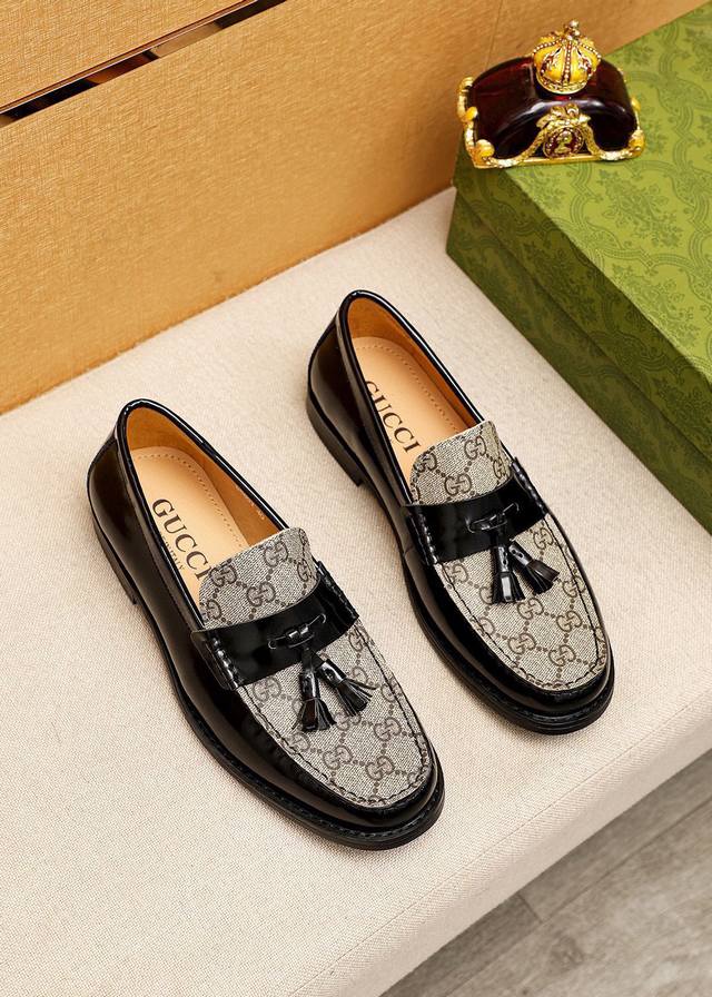 商品商标：Gucci 古驰 休闲皮鞋 正码码数: 38-44 45订制 商品材料：精选 进口头层开边珠牛皮鞋面+奢华五金扣，进口水染牛皮内里。强烈立体视觉效果，