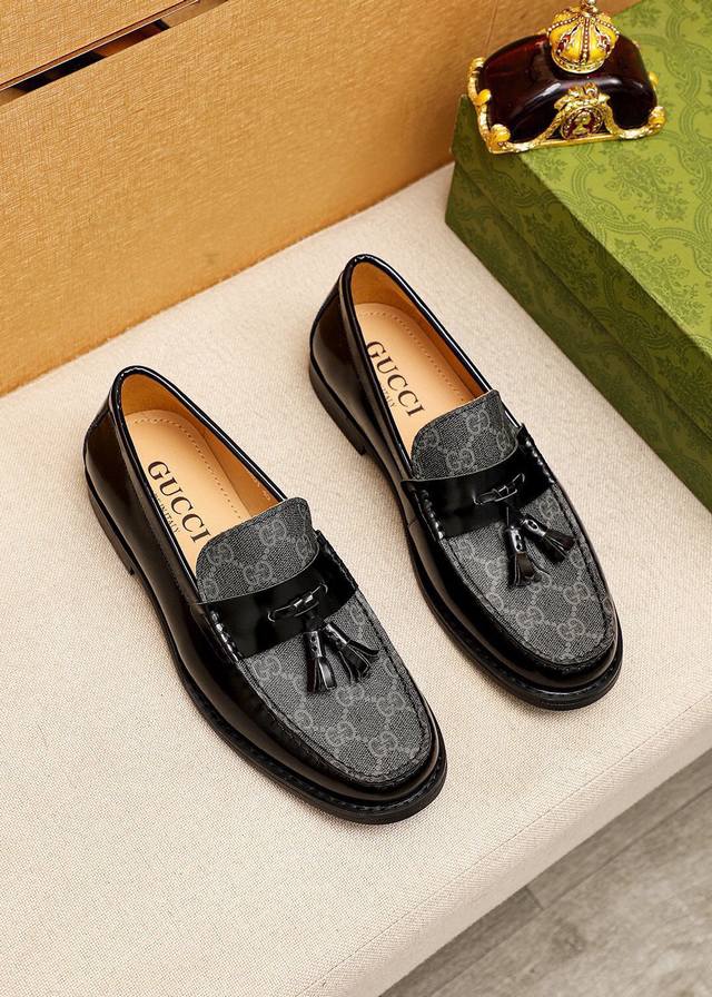 商品商标：Gucci 古驰 休闲皮鞋 正码码数: 38-44 45订制 商品材料：精选 进口头层开边珠牛皮鞋面+奢华五金扣，进口水染牛皮内里。强烈立体视觉效果，