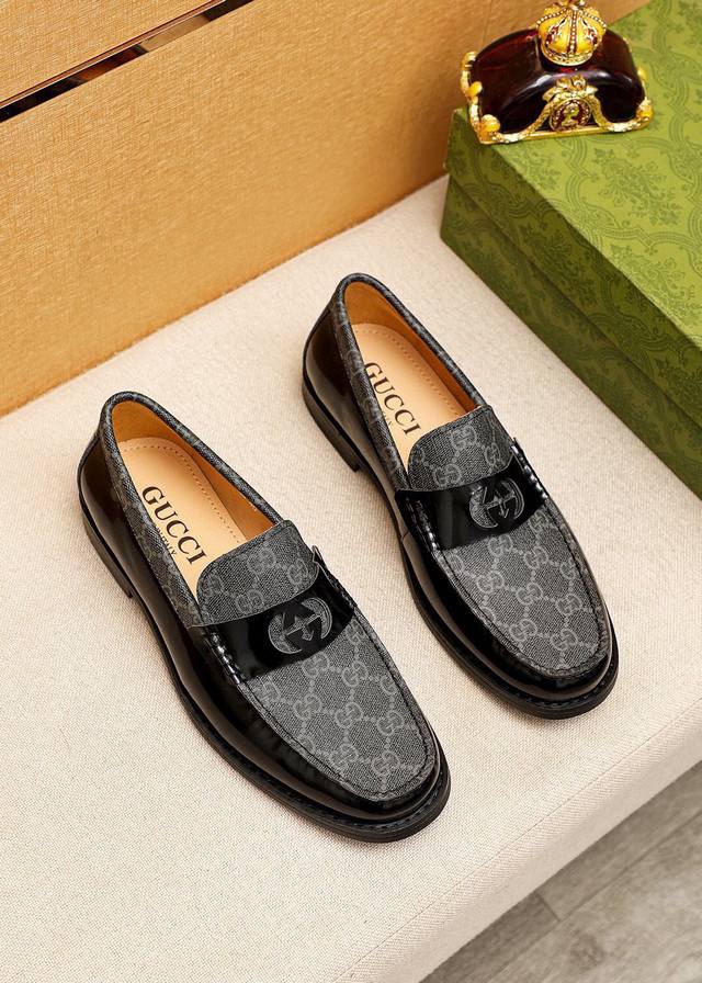 商品商标：Gucci 古驰 休闲皮鞋 正码码数: 38-44 45订制 商品材料：精选 进口头层开边珠牛皮鞋面+奢华五金扣，进口水染牛皮内里。强烈立体视觉效果，