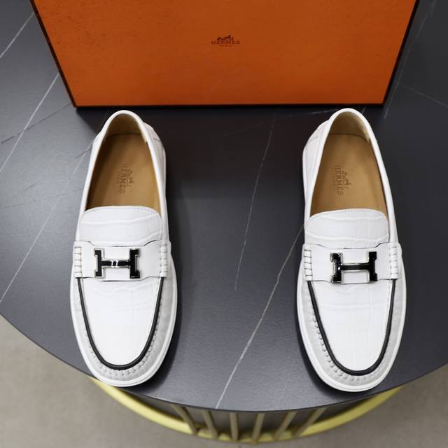 出厂价P 小牛内里 品牌：爱马仕HermèS 尺码：38-44 45、46可定制 等级： 专柜经典款 材料： 原版牛皮鞋面 水染牛皮内里 原版橡胶耐磨轻便柔软大