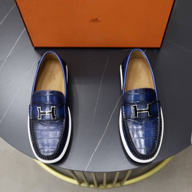 出厂价P 小牛内里 品牌：爱马仕HermèS 尺码：38-44 45、46可定制 等级： 专柜经典款 材料： 原版牛皮鞋面 水染牛皮内里 原版橡胶耐磨轻便柔软大