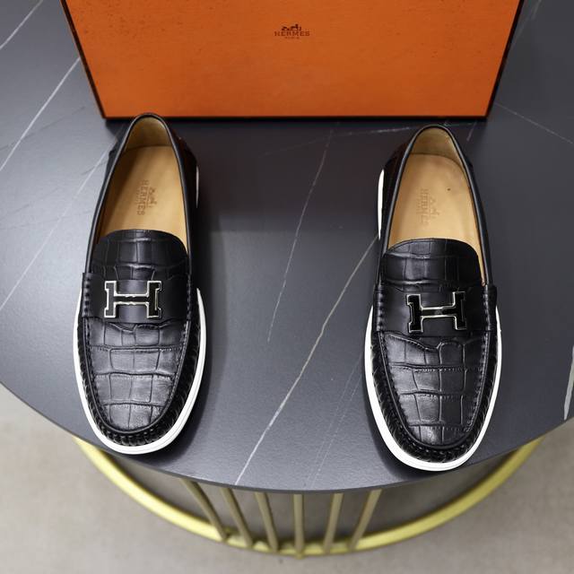 出厂价P 小牛内里 品牌：爱马仕HermèS 尺码：38-44 45、46可定制 等级： 专柜经典款 材料： 原版牛皮鞋面 水染牛皮内里 原版橡胶耐磨轻便柔软大