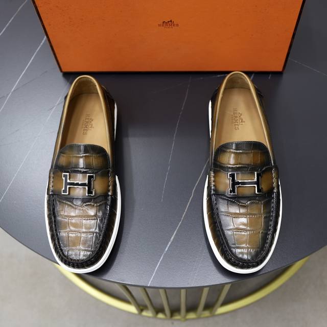 出厂价P 小牛内里 品牌：爱马仕HermèS 尺码：38-44 45、46可定制 等级： 专柜经典款 材料： 原版牛皮鞋面 水染牛皮内里 原版橡胶耐磨轻便柔软大
