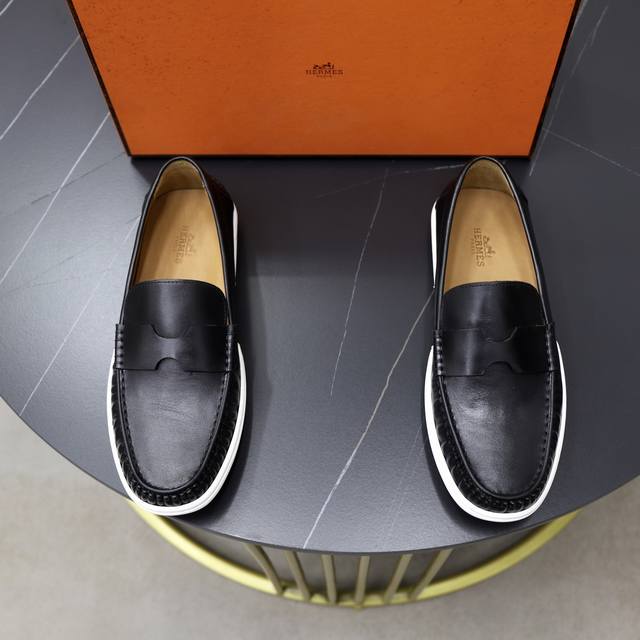 出厂价P 小牛内里 品牌：爱马仕HermèS 尺码：38-44 45、46可定制 等级： 专柜经典款 材料： 原版牛皮鞋面 水染牛皮内里 原版橡胶耐磨轻便柔软大