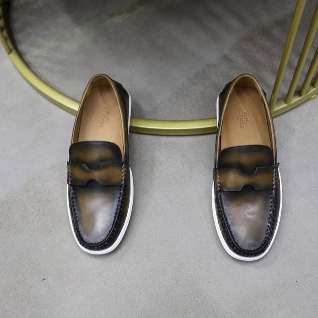 出厂价P 小牛内里 品牌：爱马仕HermèS 尺码：38-44 45、46可定制 等级： 专柜经典款 材料： 原版牛皮鞋面 水染牛皮内里 原版橡胶耐磨轻便柔软大