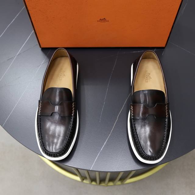 出厂价P 小牛内里 品牌：爱马仕HermèS 尺码：38-44 45、46可定制 等级： 专柜经典款 材料： 原版牛皮鞋面 水染牛皮内里 原版橡胶耐磨轻便柔软大