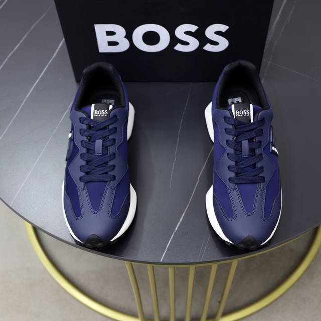 出厂价Pp： Boss男士休闲运动鞋，原版开模，鞋面采用意大利进口飞织网面拼接材质，上脚柔软舒适 原版Tpu发泡大底脚感柔软轻便！ Size：38-44 45订