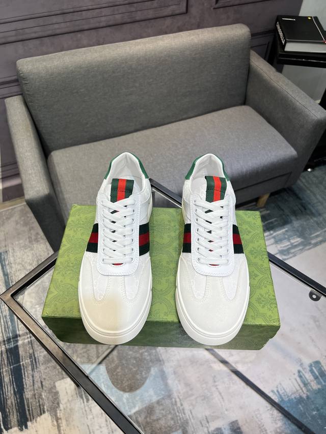 Gucci古奇最新潮鞋休闲鞋实体店爆款，新品春夏季舒适进口定制原版牛皮，独特提花面料元素设计。搭配羊皮内里，原版底，细节决定品质、可随意进出专柜，欢迎对比、码数