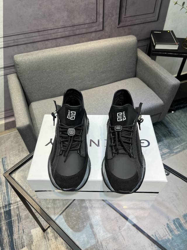 G I V E N C H Y 纪梵希新款 专柜同步 人手一双 不容错过 专柜买版 完全1:1 开模定制顶级版本 原版展示提供对比 让大货做到和原版0区别 实物