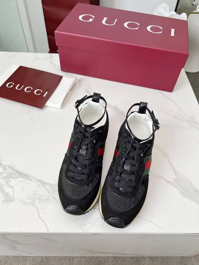 Gucci 古奇 女款 新款阿甘运动鞋 轻盈舒适又百搭，这款运动鞋可两穿，可拆卸可调节踝部绑带，非常新颖的设计，细节满满，彰显复古运动情怀 女码35 40 41