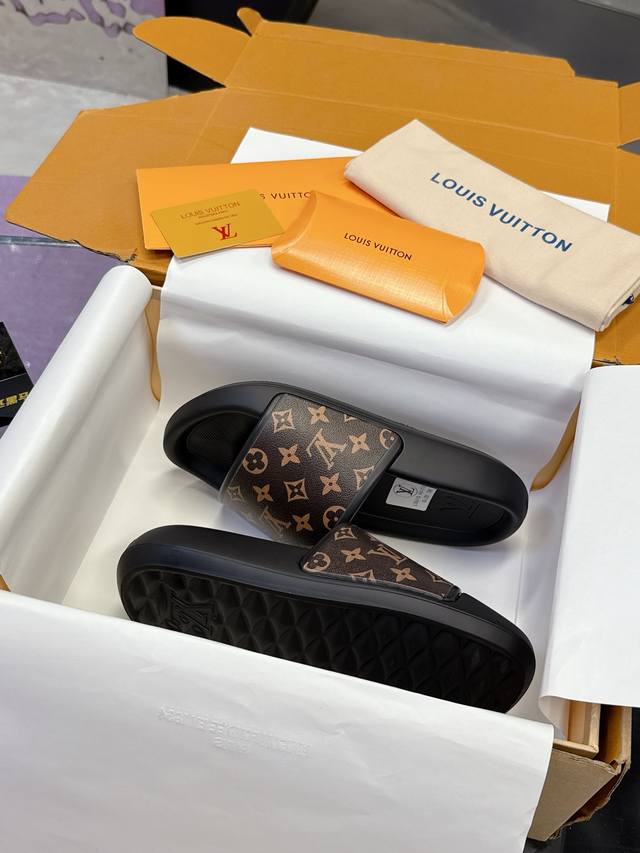 工厂P价P： 路易威登爆款上市 Lv 路易威登 25 2025春夏新品 顶级版本 专柜主打最新款 压花休闲情侣款拖鞋 硬货上新 Bs代购级别！高级感十足！国内外