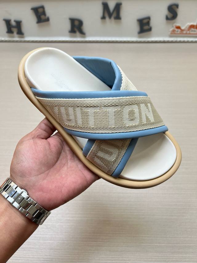 实价 2025新款 情侣款 Louls Vultton 配抽屉盒、布袋、卡片、发票 路易威登～独特现代风凉鞋。 Lv专柜代购男女休闲拖鞋，专柜同步发售，原单老花