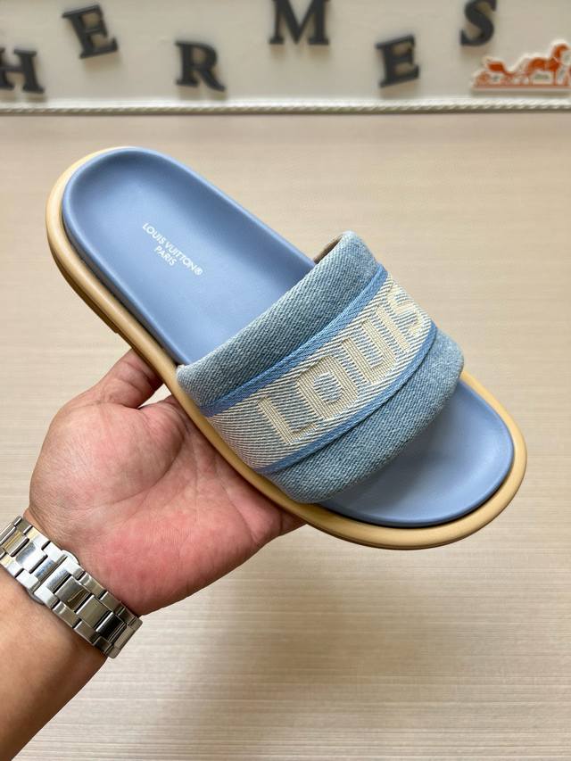 实价 2025新款 情侣款 Louls Vultton 配抽屉盒、布袋、卡片、发票 路易威登～独特现代风凉鞋。 Lv专柜代购男女休闲拖鞋，专柜同步发售，原单老花