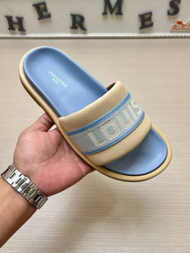 实价 2025新款 情侣款 Louls Vultton 配抽屉盒、布袋、卡片、发票 路易威登～独特现代风凉鞋。 Lv专柜代购男女休闲拖鞋，专柜同步发售，原单老花