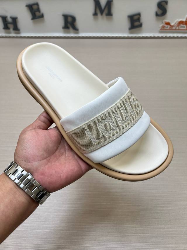 实价 2025新款 情侣款 Louls Vultton 配抽屉盒、布袋、卡片、发票 路易威登～独特现代风凉鞋。 Lv专柜代购男女休闲拖鞋，专柜同步发售，原单老花