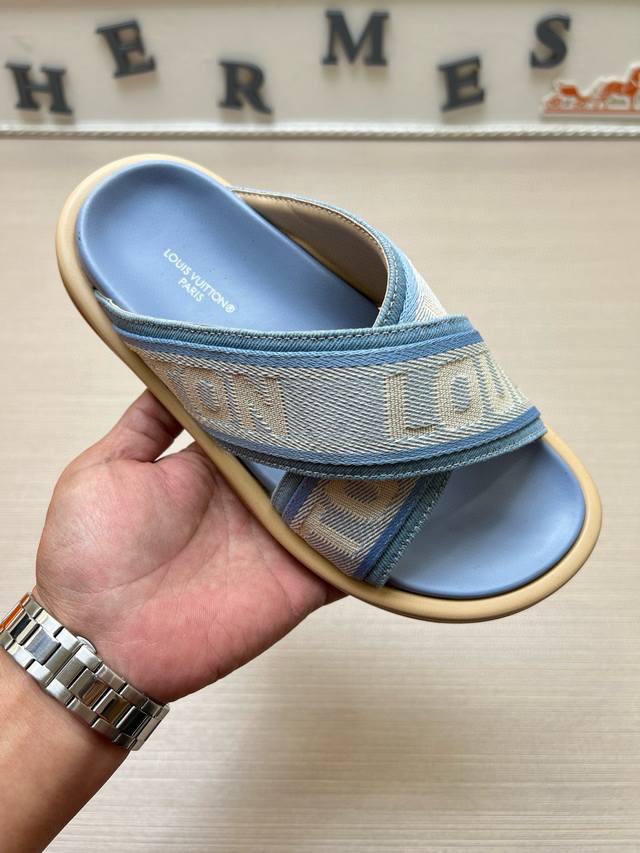 实价 2025新款 情侣款 Louls Vultton 配抽屉盒、布袋、卡片、发票 路易威登～独特现代风凉鞋。 Lv专柜代购男女休闲拖鞋，专柜同步发售，原单老花