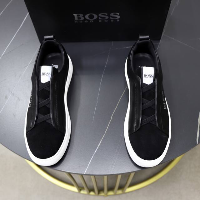 出厂价Pp： 品牌：Boss 标准码：38-44 45订做 等级：官网同款 材料：原版材料拼接 舒适透气内里 轻便耐磨运动大底 款式类别：男士时尚休闲鞋 跑步