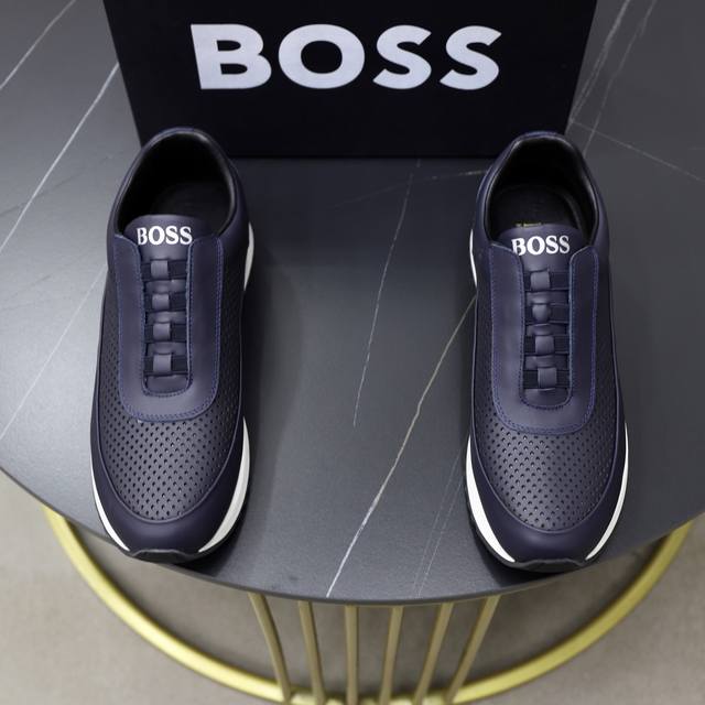 出厂价Pp： 品牌：Boss 标准码：38-44 45订做 等级：官网同款 材料：原版牛皮面拼接 舒适透气羊皮内里 轻便耐磨运动大底 款式类别：男士时尚休闲鞋