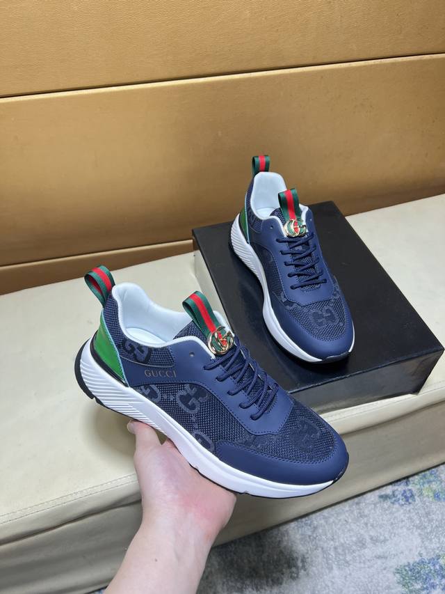 原单品质独家首发 古奇 独特现代风运动鞋。休闲乐福原版皮 羊里 拒绝脱色磨脚 鞋底：原厂特供原版底，超酷 系带走路都带风风格设计 超舒服耐磨防滑原版底 。就好像