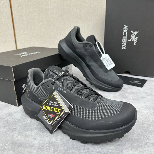 始祖*鸟 Arc'teryx 新品发布 Kopec Gtx 新款男士户外徒步跑鞋 这款运动鞋专为野外跑步和快速攀爬而设计，设计新颖，抓地平稳。采用防水高科技织物