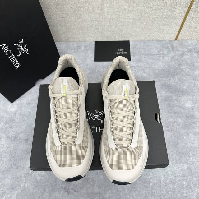 始祖*鸟 Arc'teryx 新品发布 Kopec Gtx 新款男士户外徒步跑鞋 这款运动鞋专为野外跑步和快速攀爬而设计，设计新颖，抓地平稳。采用防水高科技织物