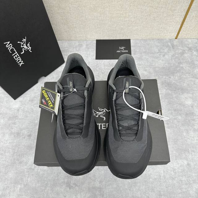 始祖*鸟 Arc'teryx 新品发布 Kopec Gtx 新款男士户外徒步跑鞋 这款运动鞋专为野外跑步和快速攀爬而设计，设计新颖，抓地平稳。采用防水高科技织物