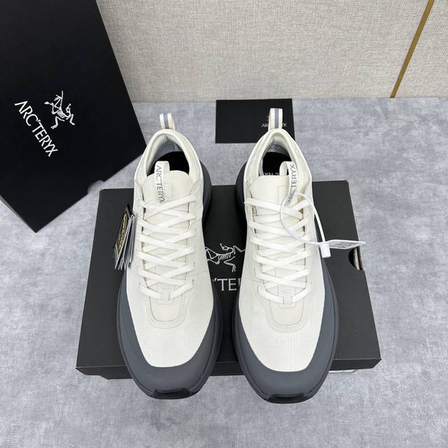始祖*鸟 Arc'teryx 新品发布 Kopec Gtx 新款男士户外徒步跑鞋 这款运动鞋专为野外跑步和快速攀爬而设计，设计新颖，抓地平稳。采用防水高科技织物
