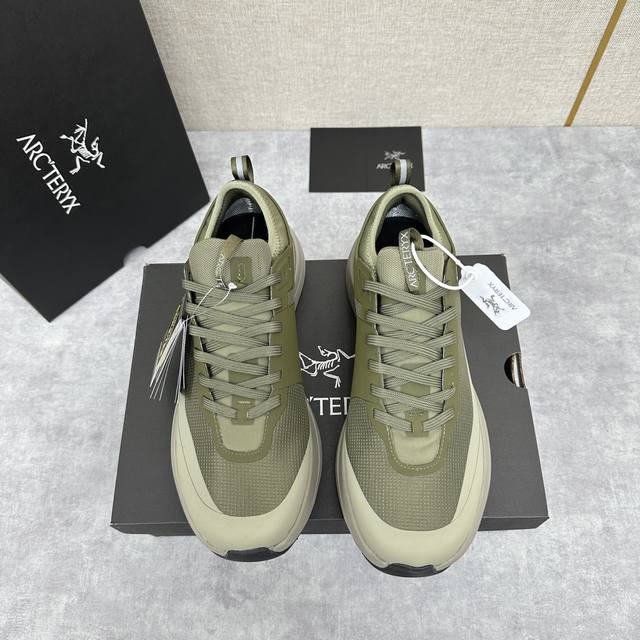 始祖*鸟 Arc'teryx 新品发布 Kopec Gtx 新款男士户外徒步跑鞋 这款运动鞋专为野外跑步和快速攀爬而设计，设计新颖，抓地平稳。采用防水高科技织物