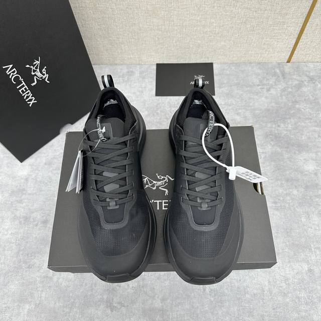 始祖*鸟 Arc'teryx 新品发布 Kopec Gtx 新款男士户外徒步跑鞋 这款运动鞋专为野外跑步和快速攀爬而设计，设计新颖，抓地平稳。采用防水高科技织物