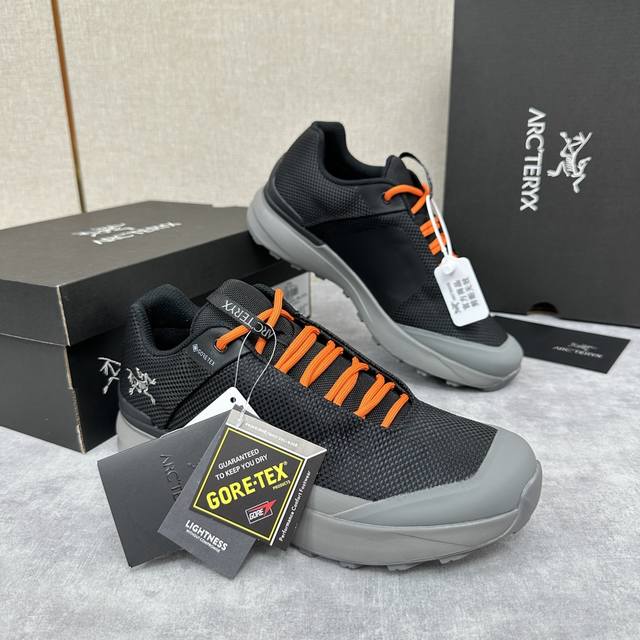 始祖*鸟 Arc'teryx 新品发布 Kopec Gtx 新款男士户外徒步跑鞋 这款运动鞋专为野外跑步和快速攀爬而设计，设计新颖，抓地平稳。采用防水高科技织物