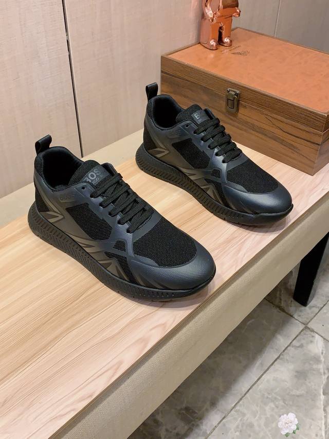 新款: 厂价 Boss* 最新爆款休闲鞋，顶端品牌 奢侈～代购，顶级～质量。 鞋面選用进口透气牛皮搭配织布料材质透气羊皮垫脚 精细做工。原版个性时尚柔软橡膠耐磨