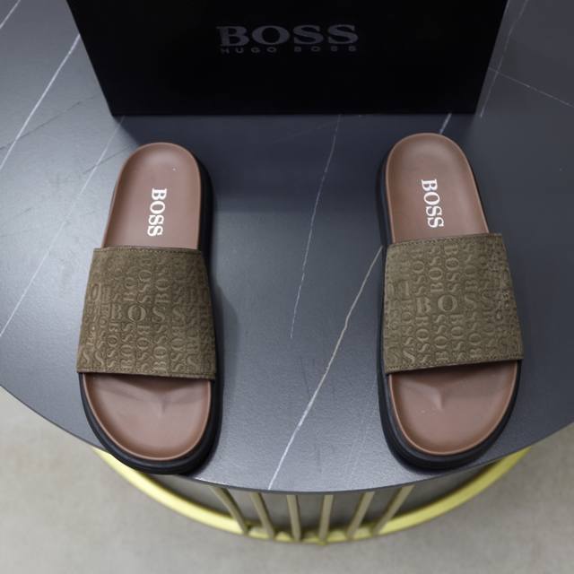 出厂价P 品牌：Bo Ss 码数：38–44 45定制 等级：专柜 原单 材料：原版鞋面 耐磨轻便柔软舒适大底 款式类别：夏季新款拖鞋 年轻时尚 脚感舒适 颜色