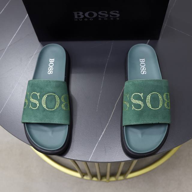 出厂价P 品牌：Bo Ss 码数：38–44 45定制 等级：专柜 原单 材料：原版鞋面 耐磨轻便柔软舒适大底 款式类别：夏季新款拖鞋 年轻时尚 脚感舒适 颜色